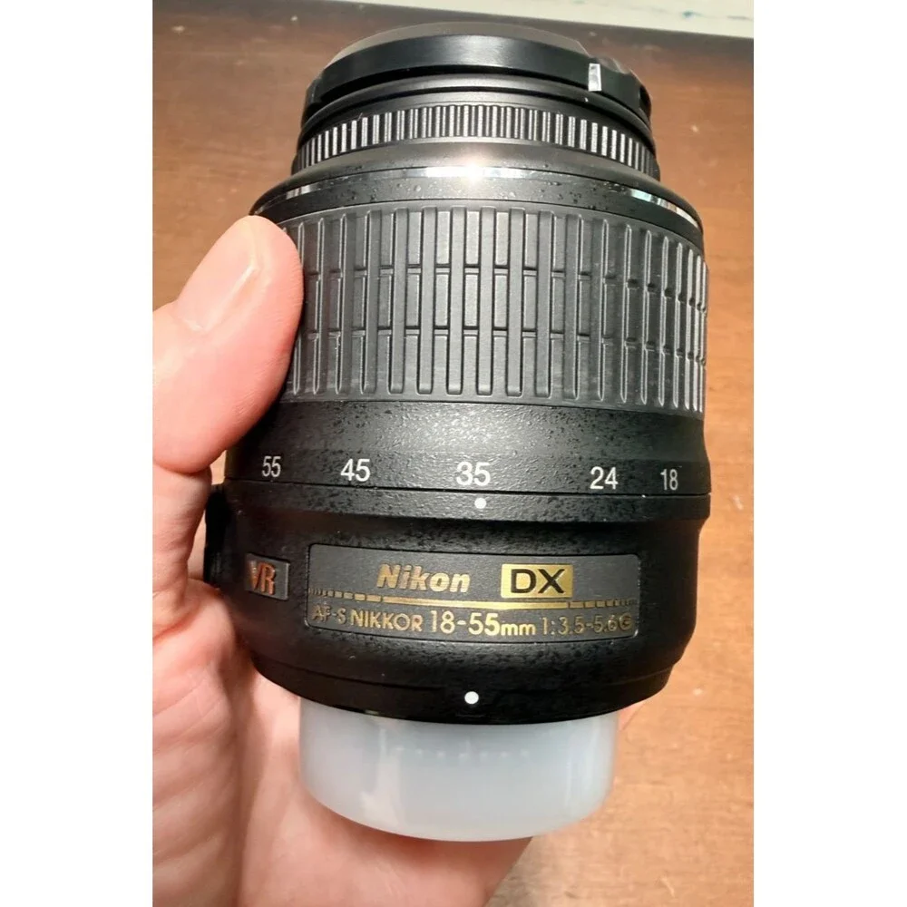 Nikon AF-S DX Nikkor 18-55mm f/3.5-5.6 dx vr Auto Lens